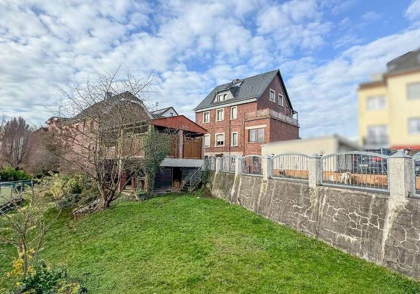 Haus zum Kaufen in Altenkirchen 397.000 € 230 m²
