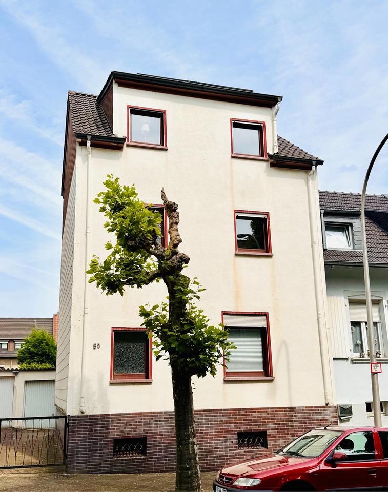 Großes Einfamilienhaus mit Garten