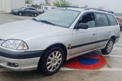 Toyota Avensis 223.000 km 1.350 &euro; Mittenwalde 15749
