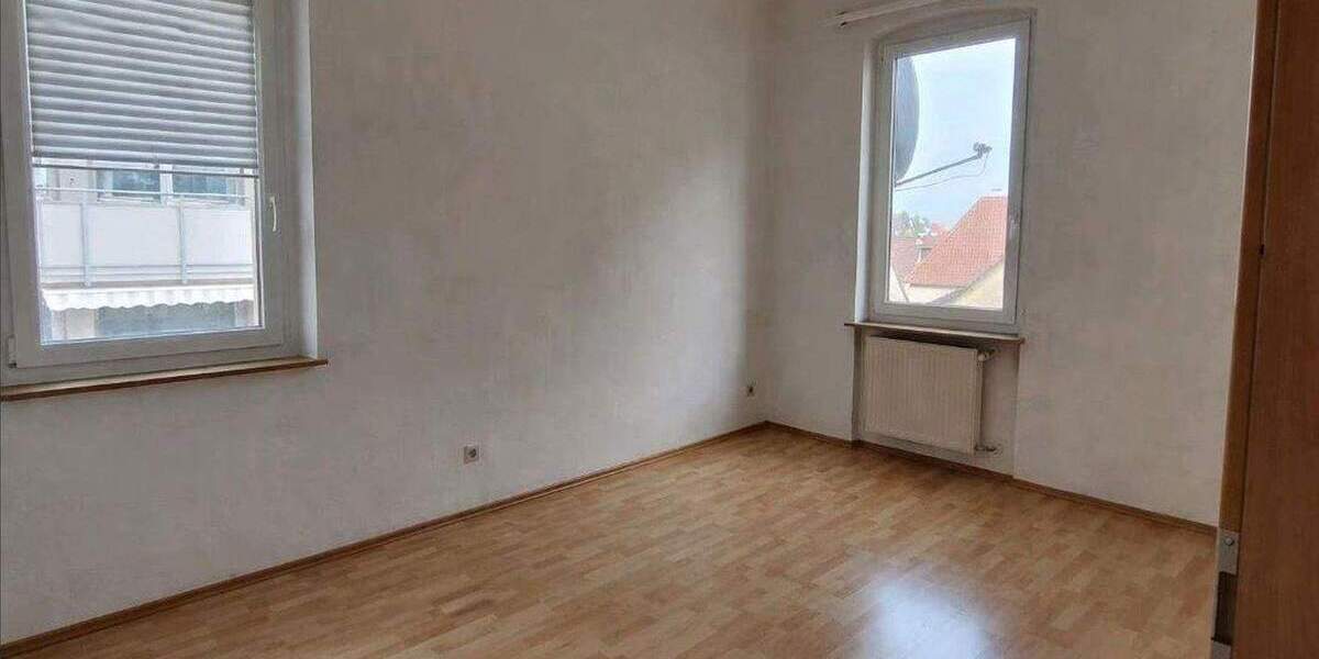 Etagenwohnung Stuttgart Zuffenhausen - 3 Zimmer, 84 m&sup2;, 1.290&euro; | Angebot:25051700