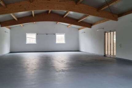 Halle in Moosthening 1.500 € 265 m²