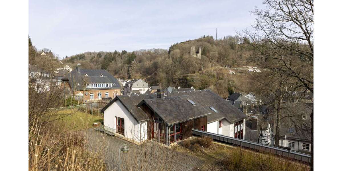 Einfamilienhaus Monschau Mützenich - 12 Zimmer, 627 m&sup2;, 450.000&euro; | Angebot:26543244