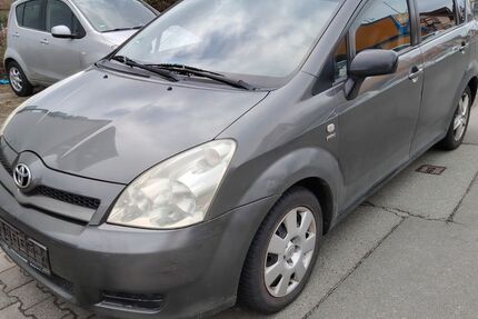 Toyota Corolla Verso 273.000 km 2.600 &euro; Frankfurt 65933