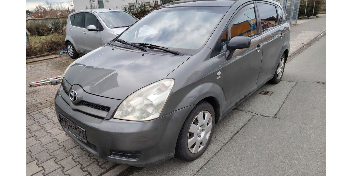 Toyota Corolla Verso 273.000 km 2.700 &euro; Frankfurt 65933