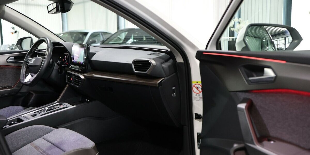 Seat Leon ST 2.0 TDI DSG XCELLENCE / LEDER / ACC+LANE 75.000 km 19.777 &euro; Hamm 59077