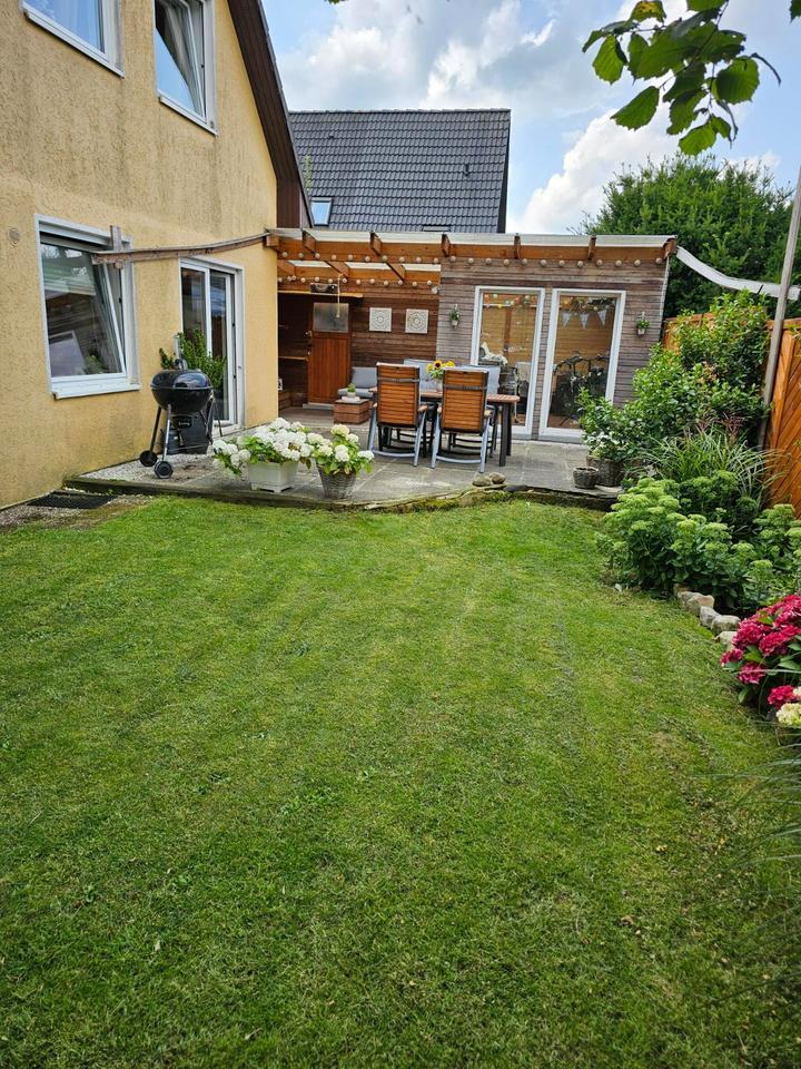 Einfamilienhaus (150 m² Wfl., 369 m² Grdst., 4 Zi., 2 Bäder)