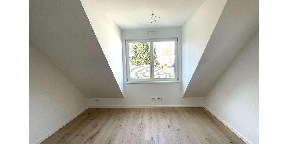 Dachgeschoßwohnung Frankfurt am Main Bergen-Enkheim - 3 Zimmer, 123 m&sup2;, 2.590&euro; | Angebot:25432461