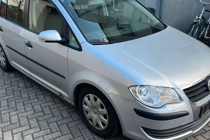 VW Touran 192.000 km 2.490 &euro; Dresden 01139