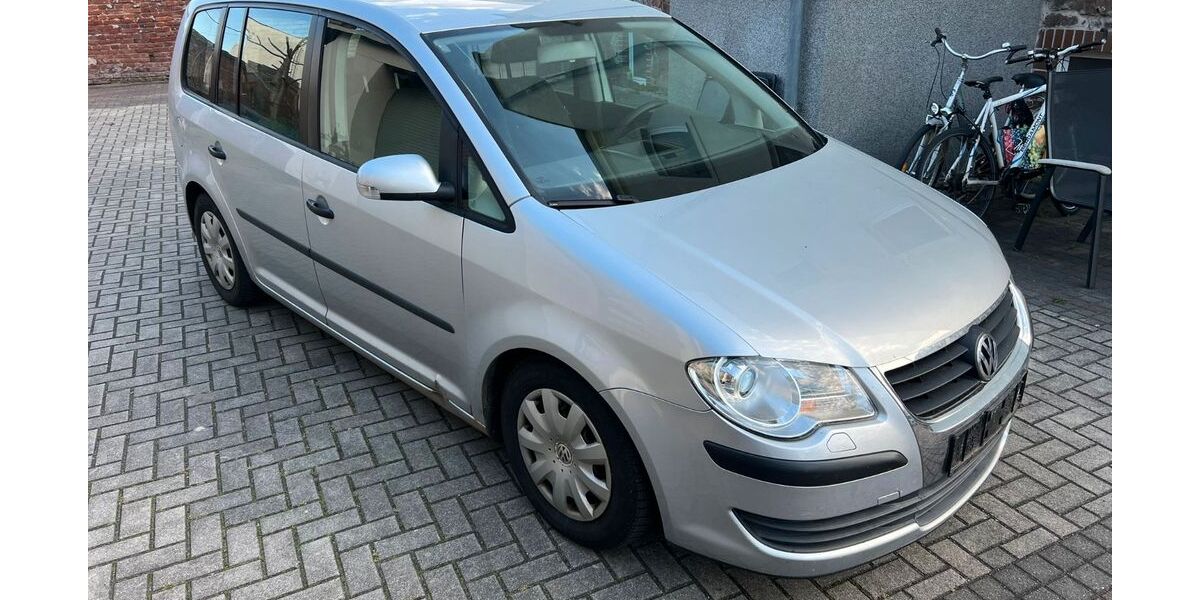 VW Touran 192.000 km 2.490 &euro; Dresden 01139