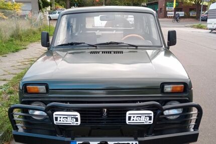 Lada Niva 21.643 km 25.000 € Stahnsdorf 14532