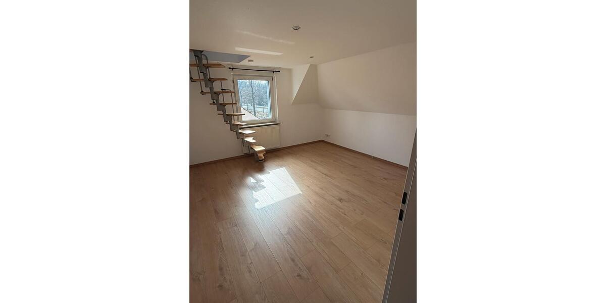 Dachgeschoßwohnung Schöneiche bei Berlin - 3.5 Zimmer, 80 m&sup2;, 1.350&euro; | Angebot:25832299