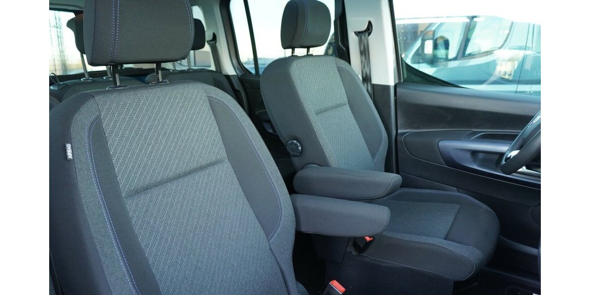 Fiat Doblo Kombi 1.5 130 AT / 10-Zoll Navi + AHK 39.814 km 23.503 &euro; Münchenbernsdorf 07589