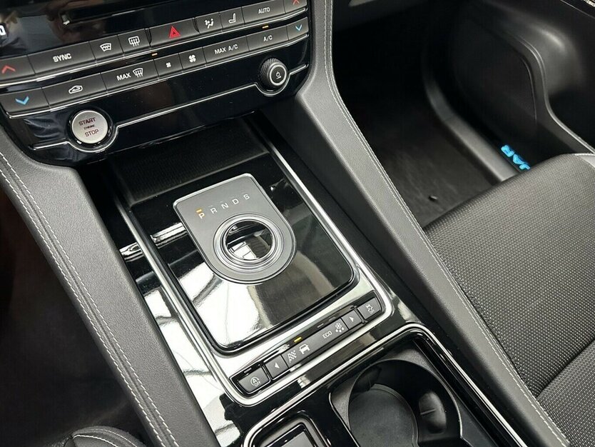 F-Pace 3,0 D AWD R-Sport +AHK+Panorama+Navi+Kamera