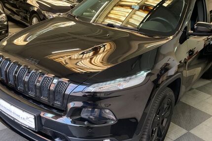 Jeep Cherokee 128.916 km 15.950 € Hamburg 22087