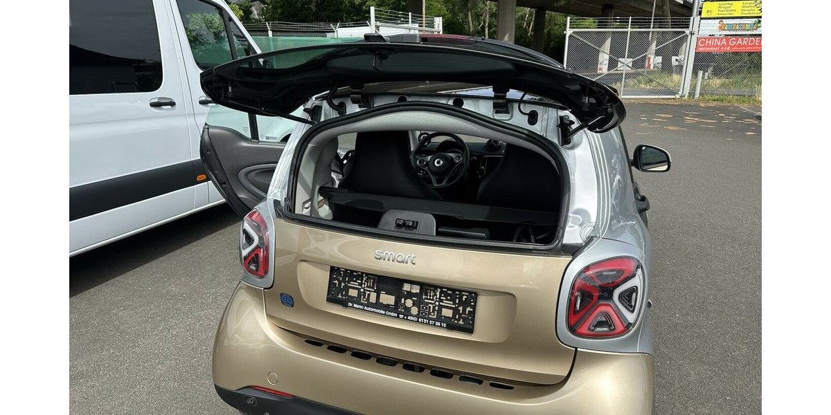 Smart EQ fortwo electric drive EQ Prime Glasdach LED 19.071 km 13.900 &euro; Mainz 55122