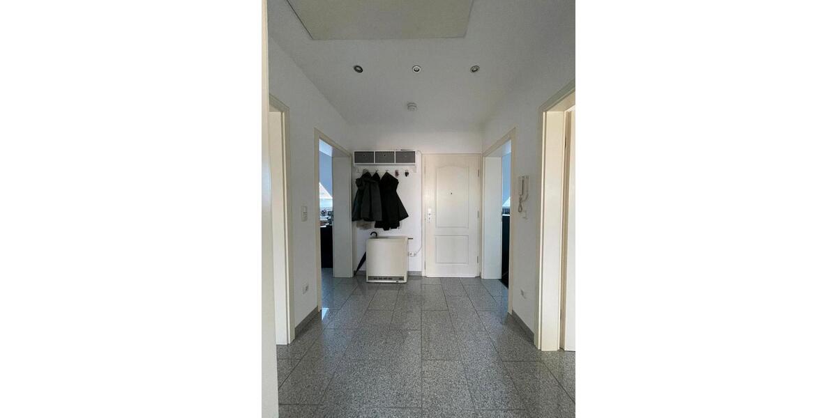 Dachgeschoßwohnung Neuss - 3 Zimmer, 65 m&sup2;, 630&euro; | Angebot:24802453