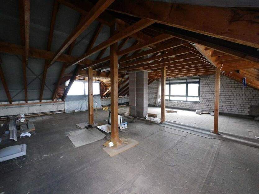 Gelegenheit in Düsseldorf-Angermund - DG-Ausbau vorbereitet! Reihenendhaus mit Garage 4 zimmer