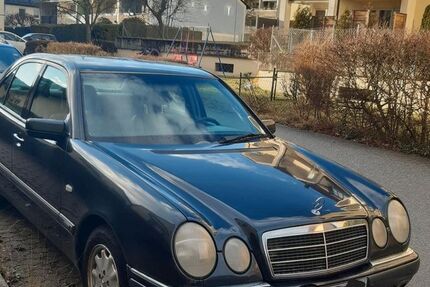 Mercedes-Benz E 200 180.000 km 1.000 &euro; Feucht 90537