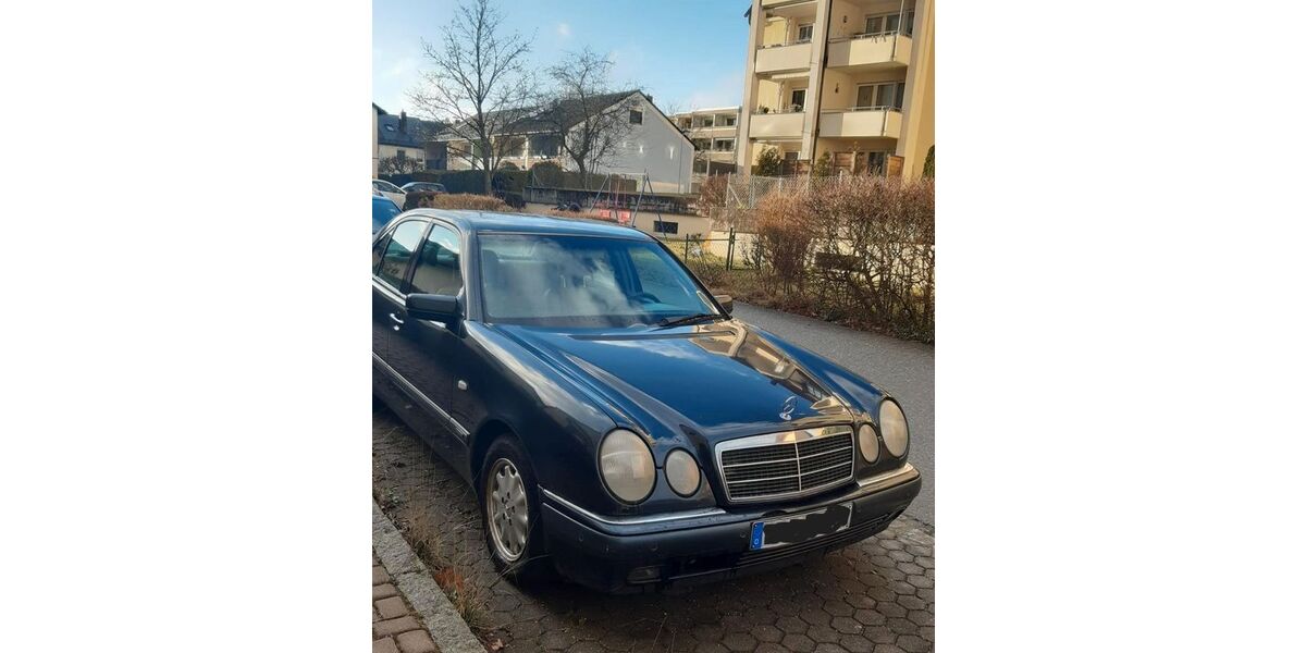 Mercedes-Benz E 200 180.000 km 1.000 &euro; Feucht 90537