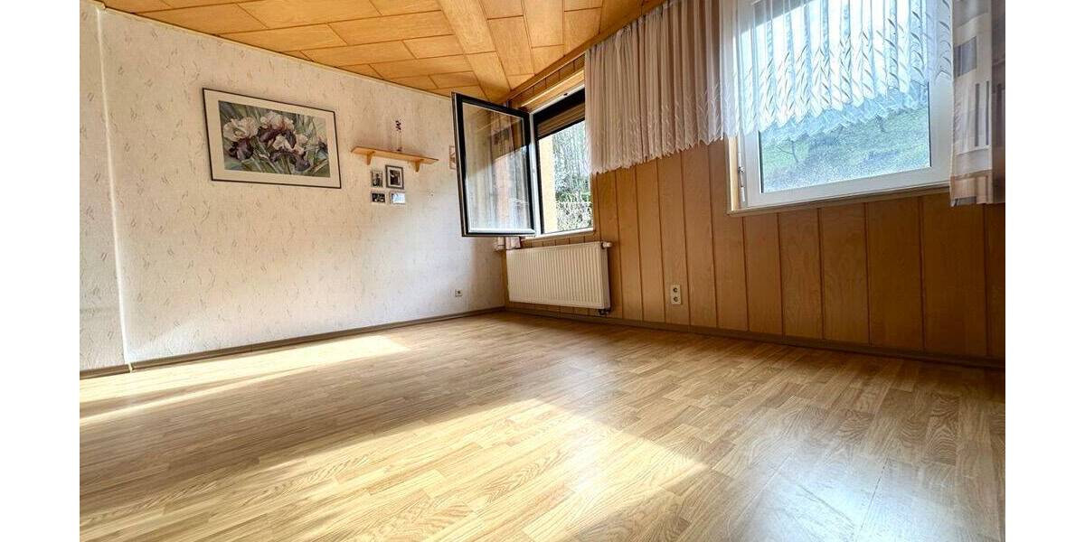 Etagenwohnung Schmalkalden - 3 Zimmer, 67 m&sup2;, 65.000&euro; | Angebot:26273002
