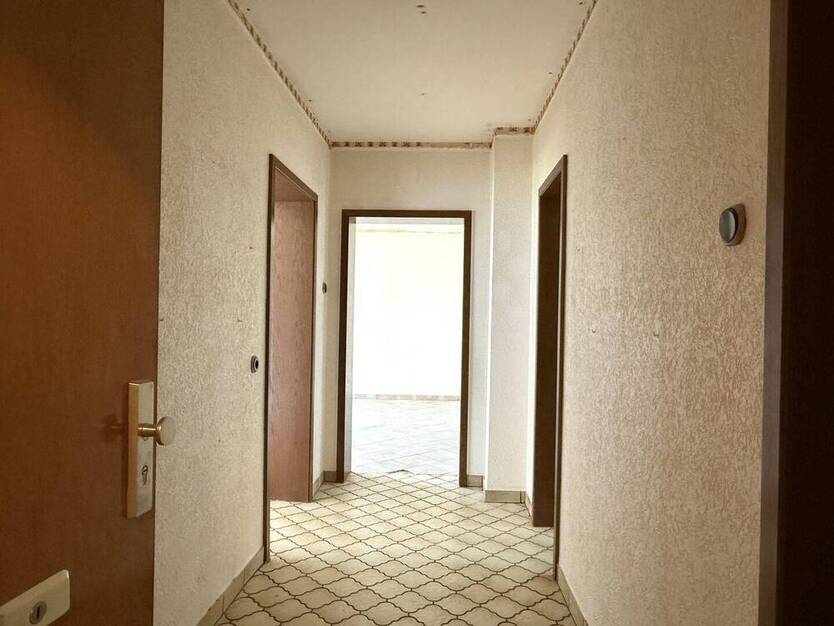 Sanierungsbedürftige 3-Zimmer-Wohnung mit viel Potenzial