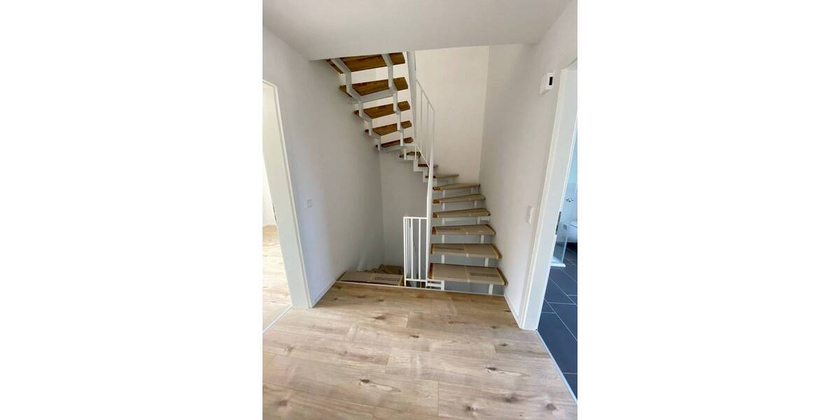 Einziehen und Wohlfühlen! Haushälfte mit Fußbodenheizung, Garage und Garten zu verkaufen! 4 zimmer