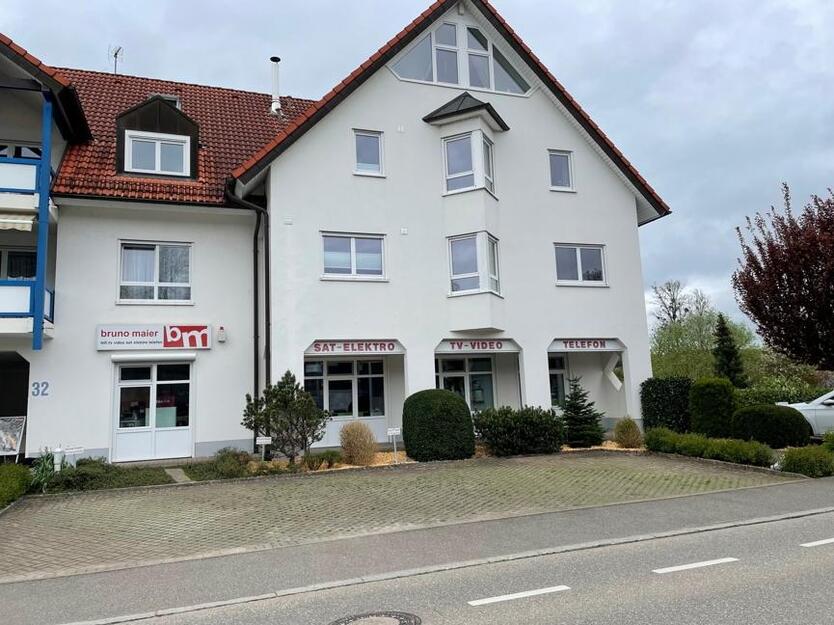 Wir bieten Ihnen eine vielseitig nutzbare Ladenfläche mit einer Größe von 73 Quadratmetern im Herzen von Rheinfelden-MInseln. Diese attraktive Gewerbefläche besticht durch ihren ebenerdigen Zugang...