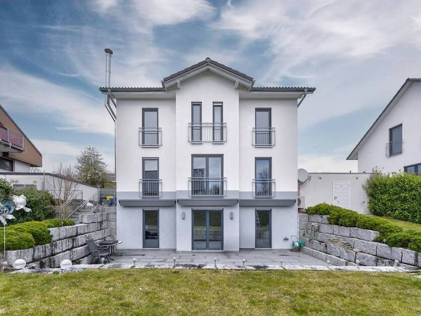 Stilvolles Traumhaus mit Garten in Grenzach-Wyhlen: großzügige Bauweise & beste Lage