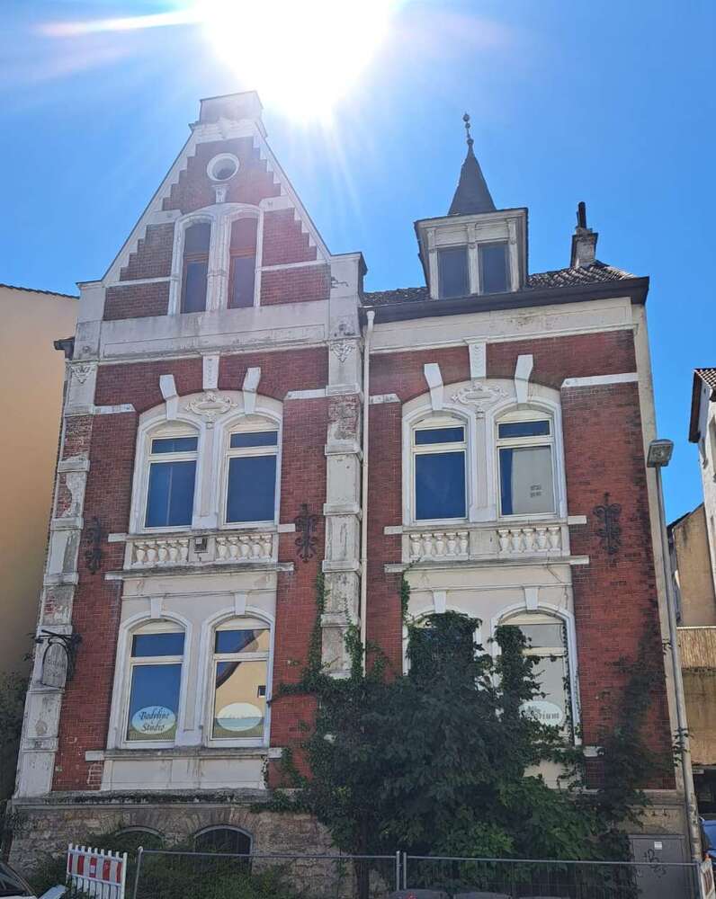 Haus zum Kaufen in Detmold 270.000 € 180 m²