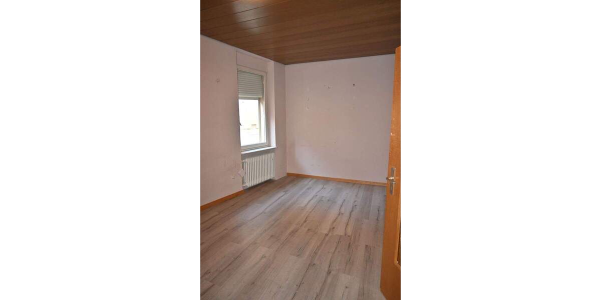 Einfamilienhaus Zell (Mosel) Merl - 9 Zimmer, 180 m&sup2;, 139.900&euro; | Angebot:25877205