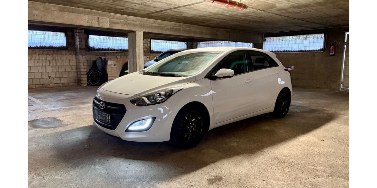 Hyundai i30 70.720 km 10.595 &euro; Nauheim 64569