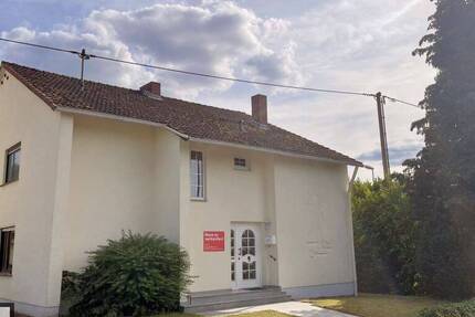 Zweifamilienhaus mit großem Garten und zusätzlichem Bauplatz zimmer