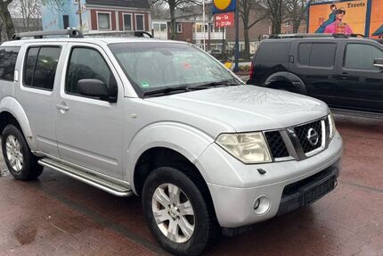 Nissan Pathfinder 396.500 km 2.999 &euro; Hamburg 22045