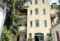 Großzügige 4-Zimmer-Wohnung mit Westbalkon und Einbauküche, zentrumsnah, Nähe Bohlenplatz