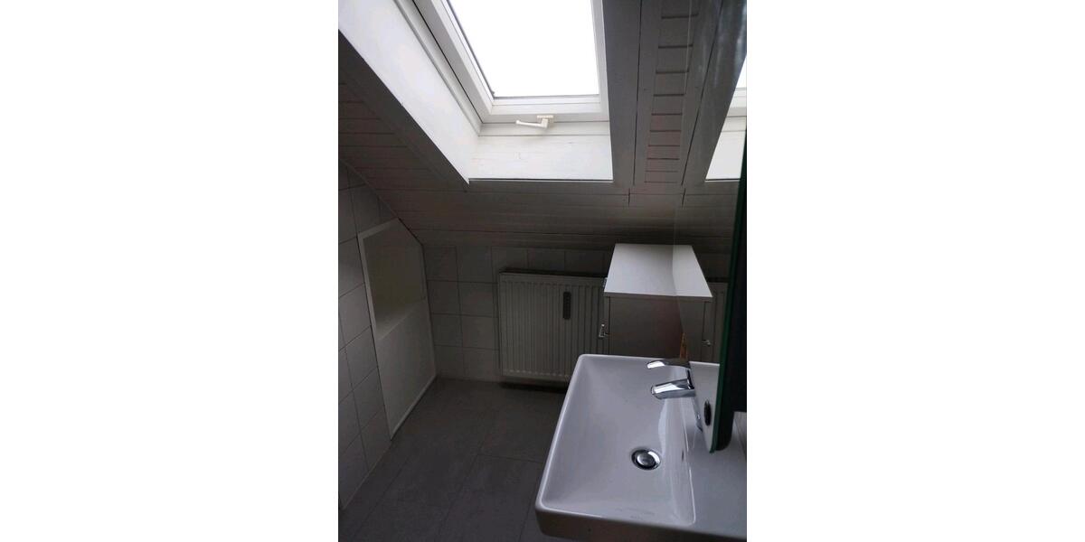 Dachgeschoßwohnung Waldbüttelbrunn - 3 Zimmer, 75 m&sup2;, 950&euro; | Angebot:26598082