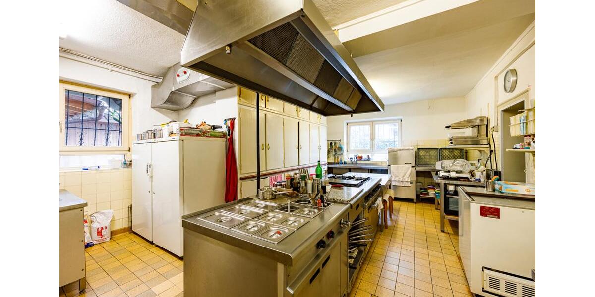 Einfamilienhaus Emmendingen - 15 Zimmer, 625 m&sup2;, 4.550&euro; | Angebot:26131094