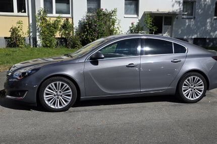 Opel Insignia 151.342 km 8.900 &euro; Duisburg 47226
