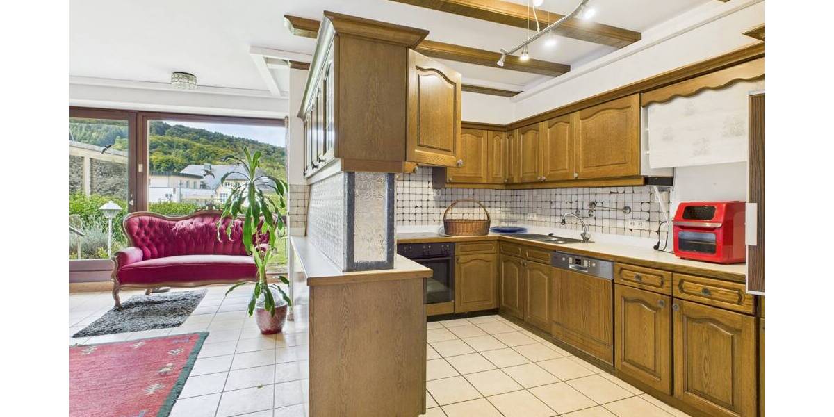 Charmantes Wohn- und Geschäftshaus mit großem Garten. L - Echternach nur 5min! 6 zimmer