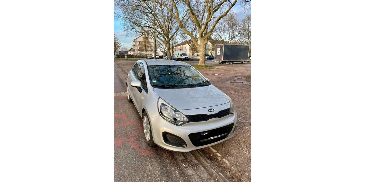 Kia Rio 106.000 km 4.700 &euro; Rastatt 76437