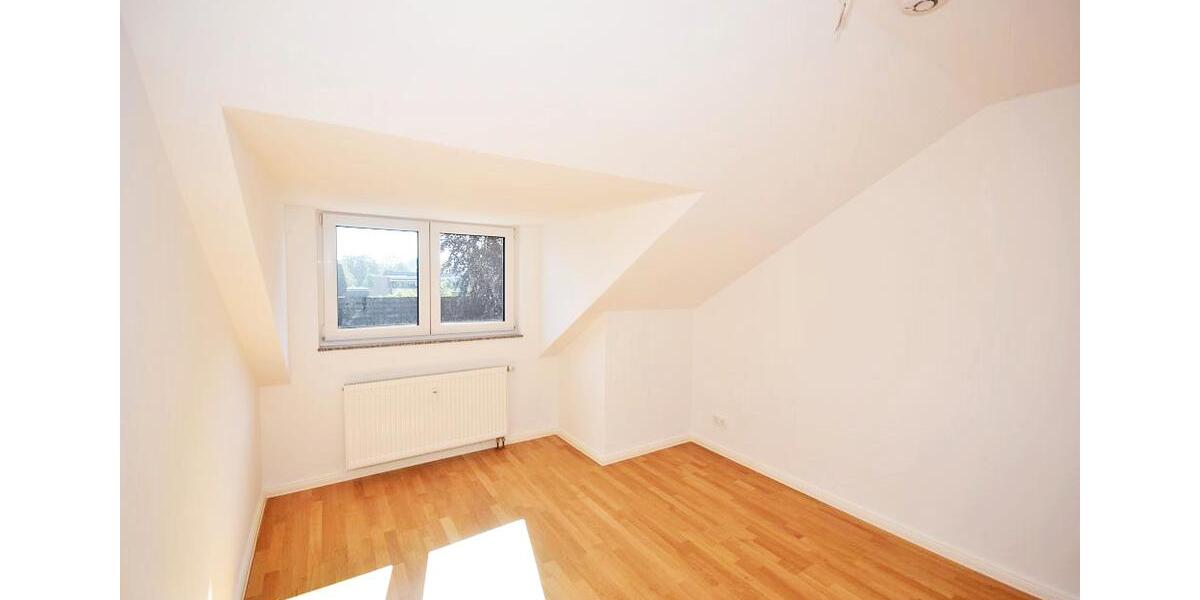 Dachgeschoßwohnung Bargteheide - 3 Zimmer, 95 m&sup2;, 1.330&euro; | Angebot:25992572