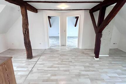 Moderne 3-Zimmer-Dachgeschosswohnung mit Fachwerkcharme zimmer