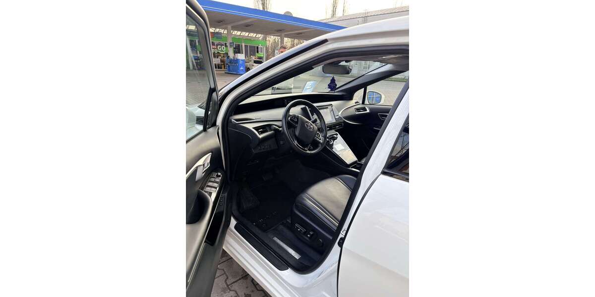 Toyota Mirai 75.000 km 10.000 &euro; Berlin 13409