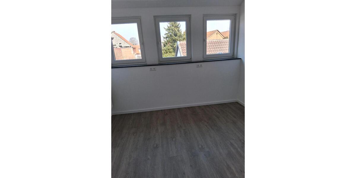 Dachgeschoßwohnung Algermissen - 3 Zimmer, 65 m&sup2;, 600&euro; | Angebot:25405094