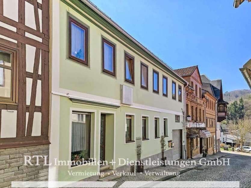 Haus zum Kaufen in Leutenberg 169.900 € 175 m²