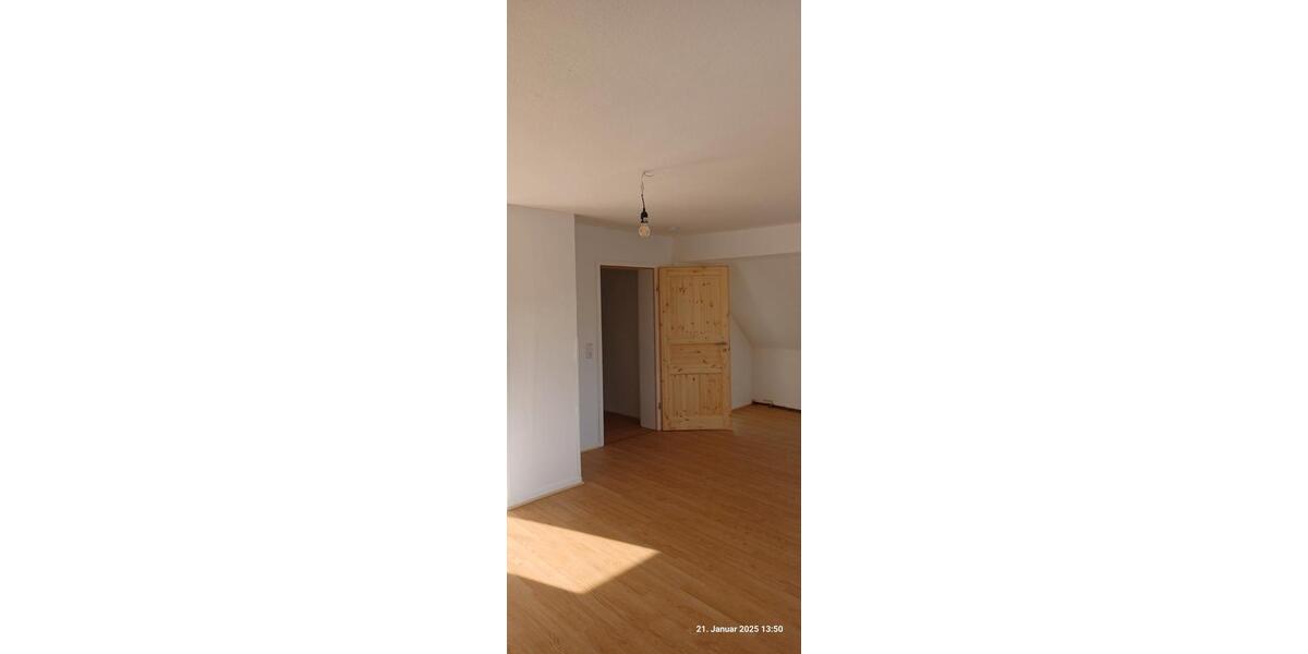 Dachgeschoßwohnung Delligsen - 5 Zimmer, 135 m&sup2;, 650&euro; | Angebot:26059378