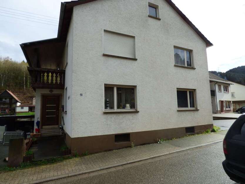 Haus zum Kaufen in Schwanheim 125.000 € 140 m²