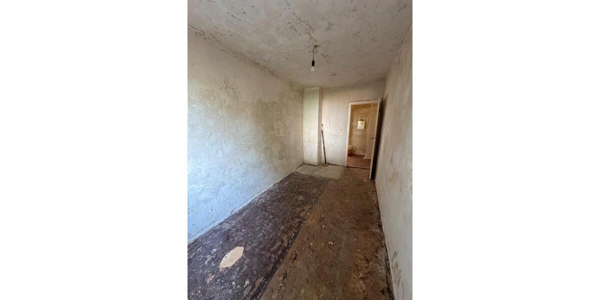 Eigentumswohnung mit MATERIAL zu verkaufen 3-Raum mit Balkon 3 zimmer