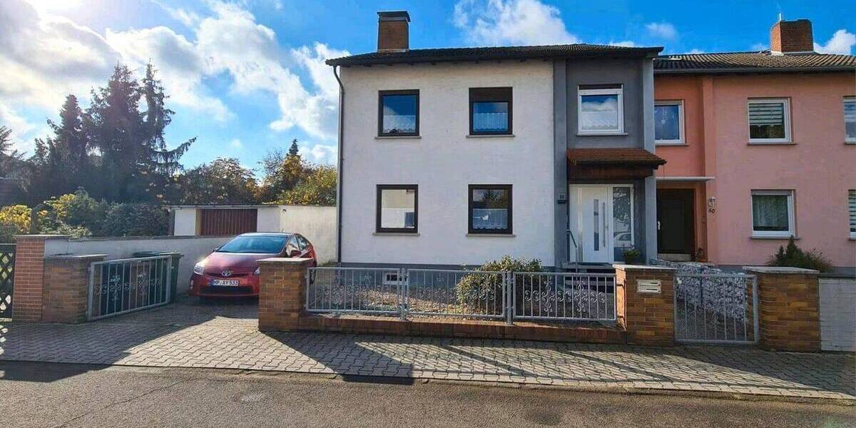 Doppelhaushäfte mit traumhaftem Garten in ruhiger Stadtlage 7 zimmer