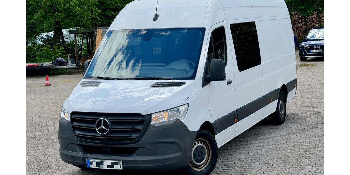 Mercedes-Benz Sprinter 195.000 km 24.990 &euro; München 81827