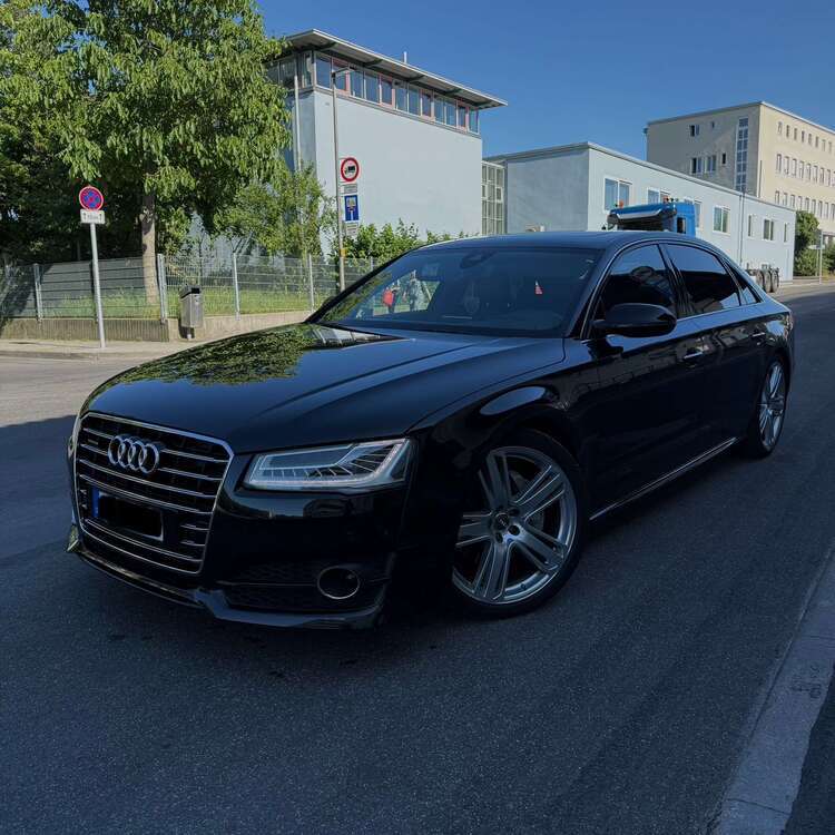 Audi A8 127.000 km 36.000 € Stuttgart 70195